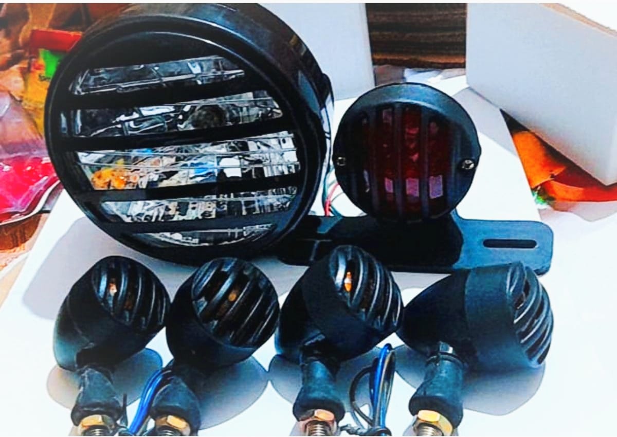 Head light beam round shape tail back light stop running light and Grap-4 piece grill indicator set cafe racer vintage style for 70cc cg125 all bikes universal fitting